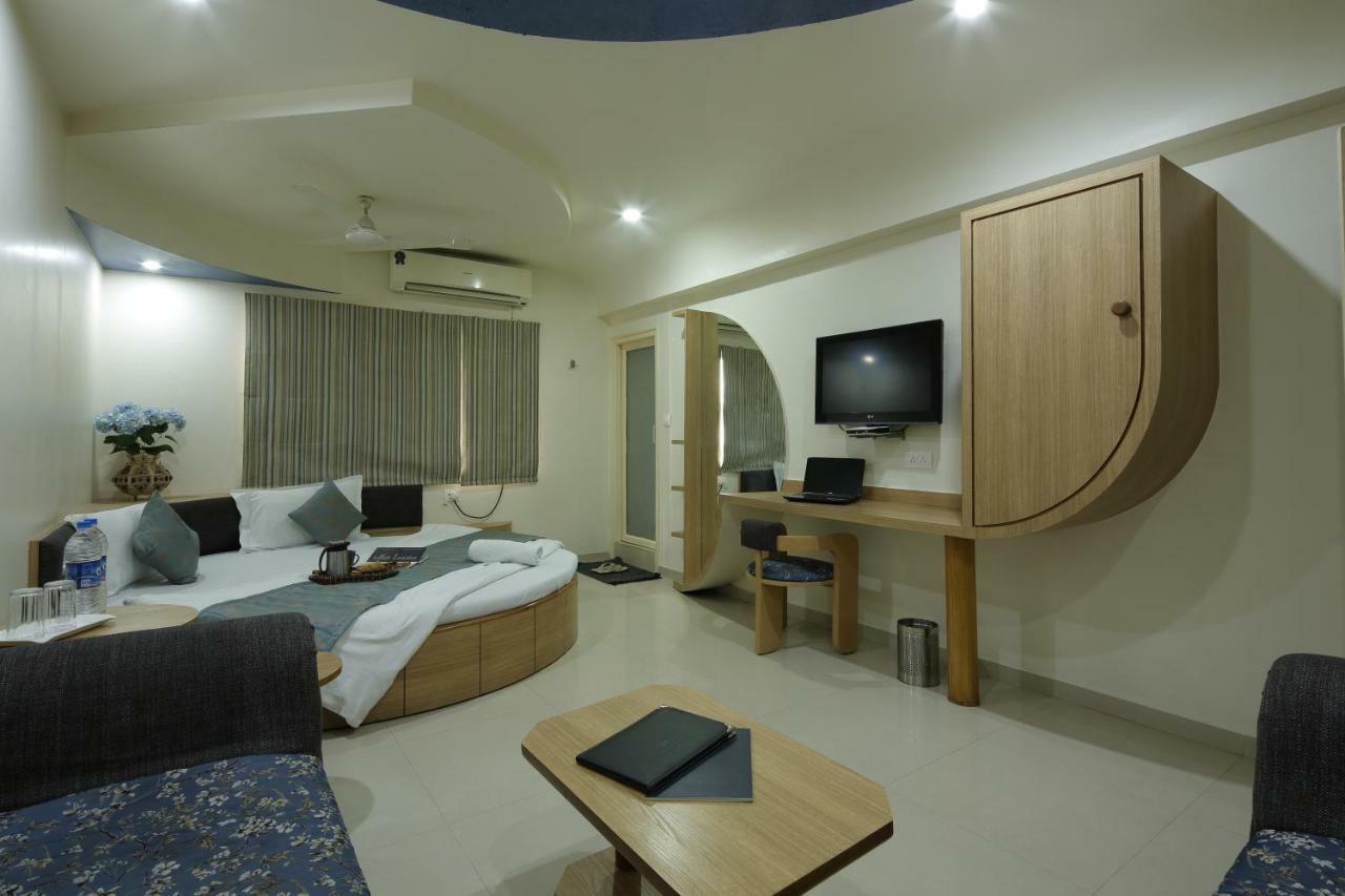 Hotel Volga Ahmedabad Extérieur photo